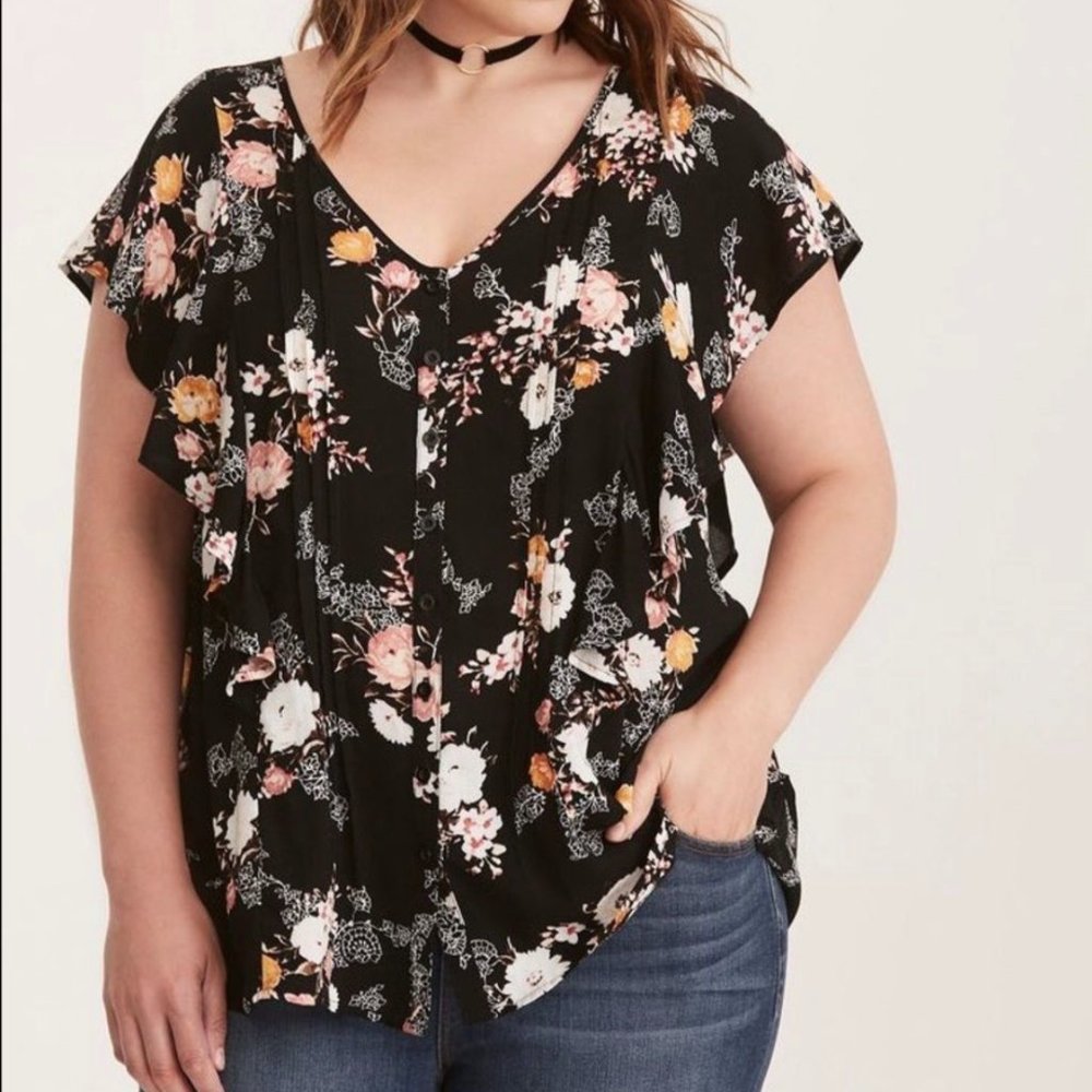 Like New Torrid Floral Flutter Sleeve Top Sleeveless Button Front Blouse V Neck